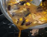 Foto del paso 2 de la receta: Omelette de aceitunas y choclo