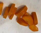 A picture of step 1 of Carrot Apple Juice.