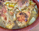 Foto del paso 3 de la receta: Muslos de pollo al horno con patatas