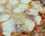 Foto langkah ke 8 dari resep Pizzaa tersehat dijamin melted !! Crust nya ayam ga pake tepung !.