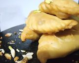 A picture of step 4 of Khoya Gujiya.