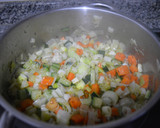 Foto del paso 2 de la receta: Merluza pochada con verduras