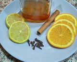 Une image de l'étape 1 de Infusion agrumes / cannelle / clou de girofle et Miel naturel 🍯.
