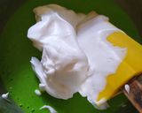 Foto langkah ke 4 dari resep Ogura Pandan Cake by Tintin Rayner.