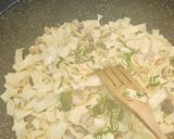 Foto del paso 6 de la receta: Mafaldine con gambas, setas, espárragos y crujiente de pistachos