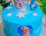 A picture of step 6 of Elsa theme cake.