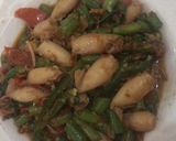 Foto langkah ke 5 dari resep Tumis Baby (Baby Buncis Baby Cumi) 😜.