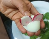 عکس مرحله 2 از دستور تزیین تخم مرغ آبپز (ایده ساده)