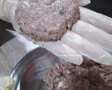 A picture of step 3 of Tawa kache qeeme ke kabab.