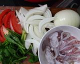 Hình bước làm 2 của món Mực xào hành tây