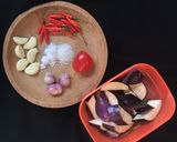 Foto langkah ke 1 dari resep Oseng Terong Pedas.