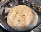 Une image de l'étape 1 de Dôme de riz rose au bouillon de chou rouge et cardamome.