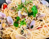 Hình bước làm 3 của món Mỳ Ý với sò lụa sốt bơ, chanh
