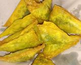 รูปขั้นตอนการทำที่ 4 ของ เกี๊ยวกุยช่ายทอด | Fried Chive Dumplings
