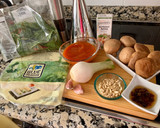 Foto del paso 1 de la receta: Canelones de espinacas, setas, piñones y pasas