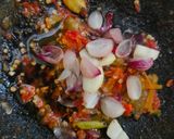 Foto langkah ke 3 dari resep Sambal Bawang Tomat Mentah (Sambal Ayam Geprek).