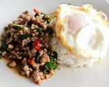 รูปขั้นตอนการทำที่ 3 ของ กระเพราหมูสับ ไข่ดาว