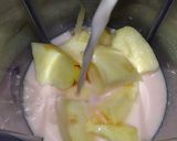 Foto langkah ke 2 dari resep Apple Yogurt Smoothies.