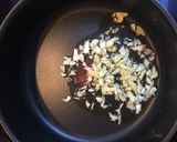 Une image de l'étape 2 de Sauce Bolognaise.