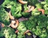 Une image de l'étape 2 de Poêlée de brocoli aux crevettes.
