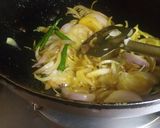পেঁয়াজ দিয়ে মাছের ঝাল (Peyaj diye macher jhal recipe in Bengali) রেসিপি ধাপ - 2 ছবি