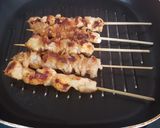 Foto langkah ke 6 dari resep Sate Ayam dan Lemak Sapi Bumbu Kacang.