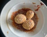 A picture of step 2 of Asian spicy cooked egg.