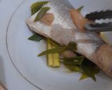 Foto langkah ke 3 dari resep Pla Neung Manao 🐟 Ikan Kukus Thai | Segar, Asam, Manis, Pedas, dan Wangi! 🌿.