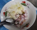 รูปขั้นตอนการทำที่ 2 ของ ยำโบราณสูตรของแม่