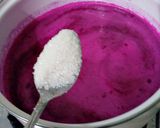 Foto langkah ke 3 dari resep Puding Buah naga rasa vanila.