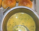 Foto langkah ke 4 dari resep Korean Cream Cheese Garlic Bread.