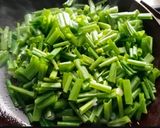 A picture of step 2 of Spring Onion Subji / Khariyu.