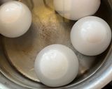 A picture of step 3 of Masala Egg Bejo.
