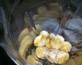 A picture of step 1 of Banana ginger smoothie.