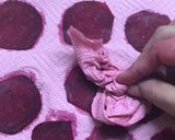 A picture of step 1 of Beetroot chips.
