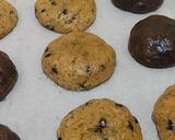 Foto langkah ke 8 dari resep Soft Cookies: Chocochip & Triple Choco.