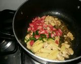 A picture of step 4 of Chicken vegetable Maggi.