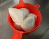 Une image de l'étape 4 de Salade de tomates cerises bicolores à la mozzarella, persil et crème de balsamique.