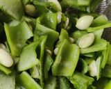 A picture of step 1 of Val Papadi Bhaji (Winter Special Broad/Flat Beans Curry).