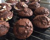 Foto langkah ke 6 dari resep 25. Classic Choco Muffin.