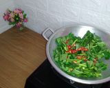 Foto langkah ke 3 dari resep Tumis Kangkung Anti Ribet.