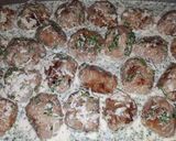 Fokhagymás, krémes szószban sült húsgombócok recept fázis 3 fotója