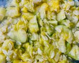 Foto del paso 3 de la receta: ZAPALLITOS RELLENOS VEGETARIANOS 🧅🌽 #800❤️👏 🥒🥚🧀