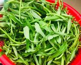 Hình bước làm 3 của món Canh rau muống nấu mọc