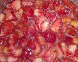 صورة لخطوة 2 من وصفة مربى الفراولة اللذيذ 🍓😍