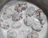 A picture of step 4 of Dahi Phulki.