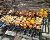 Foto del paso 4 de la receta: Brochetas de pollo, bondiola y roast beef a la parrilla