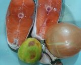 Foto langkah ke 1 dari resep Salmon Panggang dan Tumis Kembang Kol.