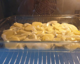 Foto del paso 5 de la receta: Cuartos traseros de pollo al horno con patatas panaderas