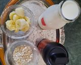 A picture of step 1 of Oats banana smoothie.